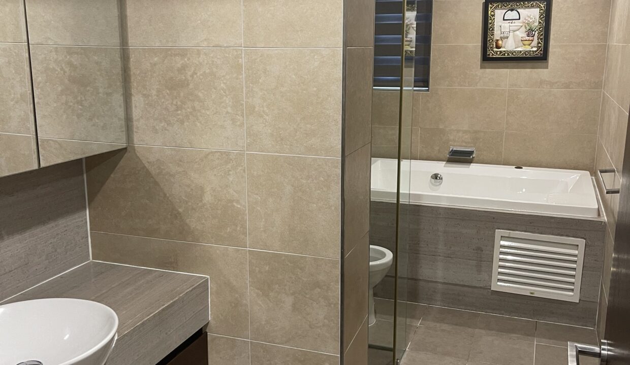 z5383212956049_ee51d4baacc096cf9bfadf8b86f97843